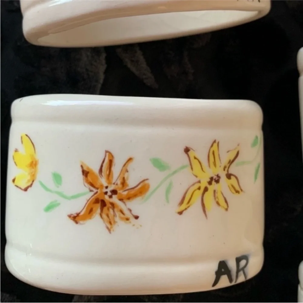 AR Floral porcelain Napkin Rings Set